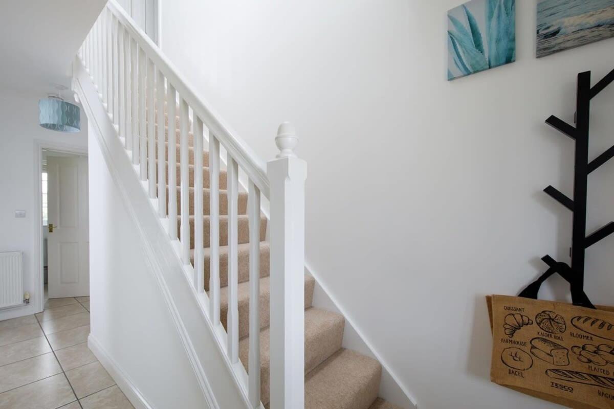 Modern & Stylish Seaside Family Home 奇切斯特 外观 照片