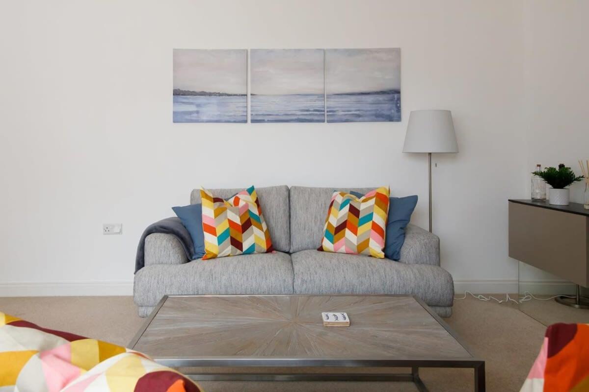 Modern & Stylish Seaside Family Home 奇切斯特 外观 照片