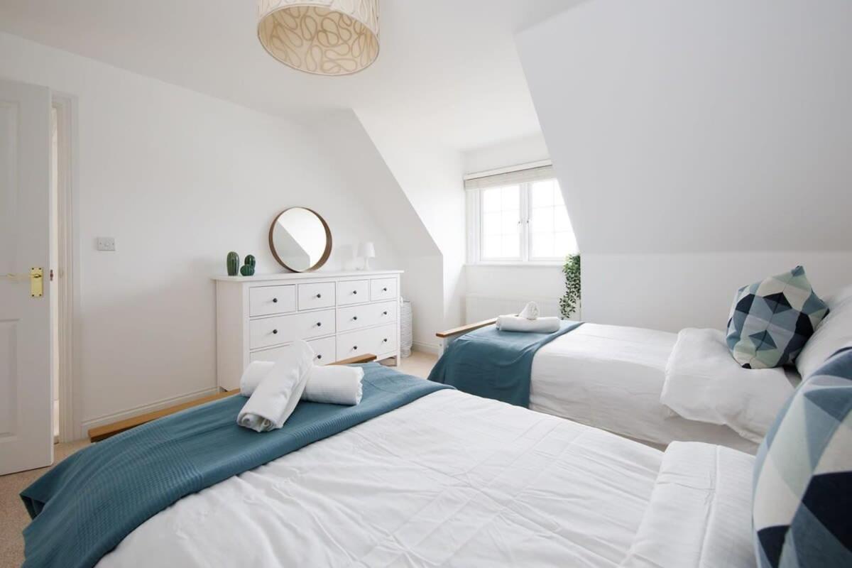 Modern & Stylish Seaside Family Home 奇切斯特 外观 照片