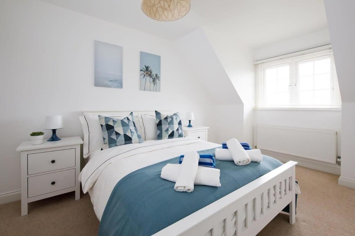 Modern & Stylish Seaside Family Home 奇切斯特 外观 照片