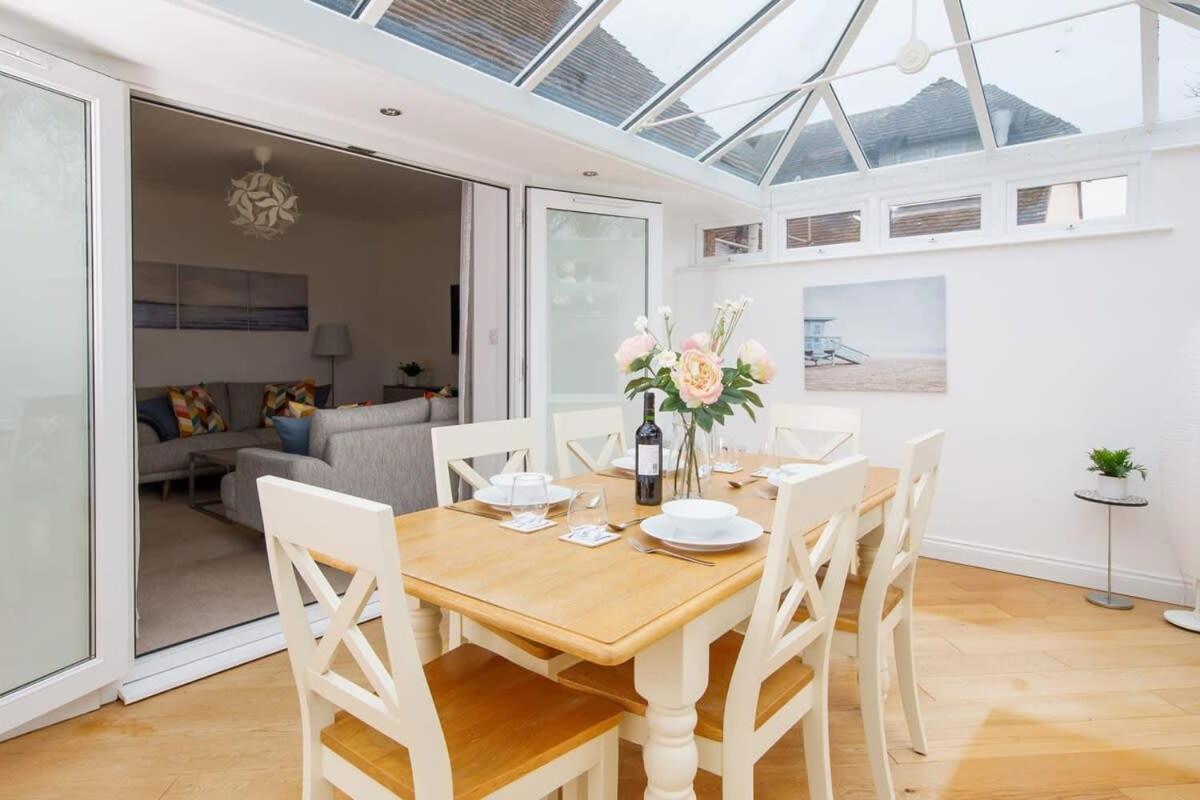 Modern & Stylish Seaside Family Home 奇切斯特 外观 照片